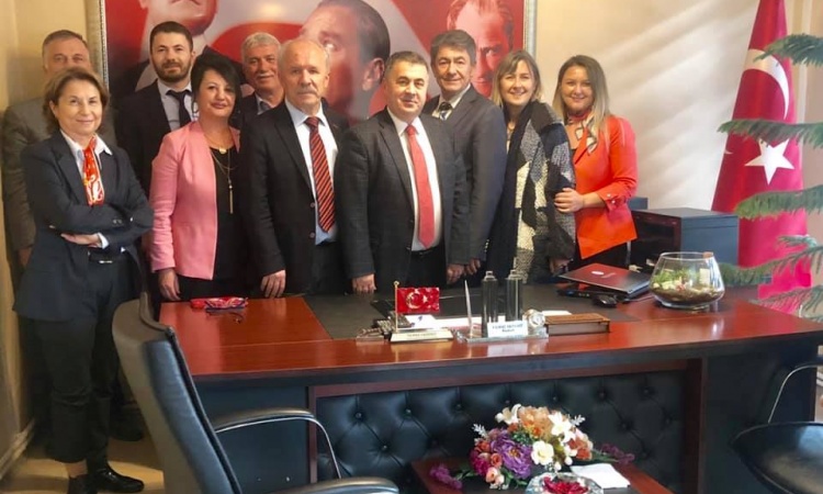 Batı Karadeniz San.ve İş İnsanları Dernekleri federasyonu (Bakzifed)yönetim kurulu başkanı sayın Bahri Küpeli ile birlikte yönetim kurulu üyeleri odamızı ziyaret ettiler 