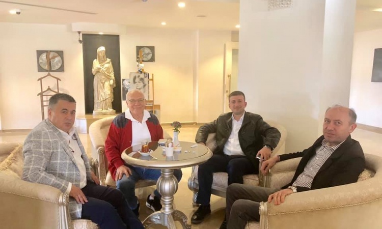 Başkan Akdeniz,Federasyonu genel başkanı sayın Özcan Saraçoğlu ,Genel Sekreter Ersin Akkan ve Türkiye Esnaf ve Sanatkarları Konfederasyonu Muhasebe müdürü sayın Soner Bektaş’ ile birlikte  