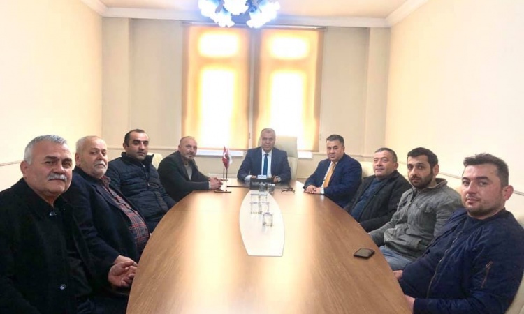 Başkanımız ve  üyelerimiz ile birlikte bazı konularda fikir alması için İl özel idaresi genel sekreter yardımcısı sayın Metin Çetin’i makamında ziyaret ettiler. 