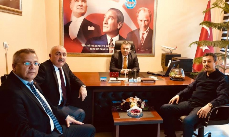 Lütfullah Kocabaşoğlu Mesleki Eğitim Merkezi müdürü Yahya Yıldız, müdür yardımcısı İsmail Altunnar ve Elektrik elektronik alan şefi İlkay Başoğlu odamızı ziyaret ettiler. 