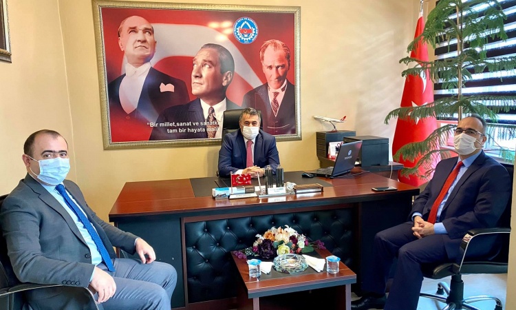 Bartın vergi dairesi müdürü Bayram Usoğlu ve sicil servisi şefi Yılmaz Şahin odamızı ziyaret etti. 