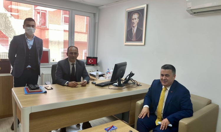 Başkan Yılmaz Akdeniz Ziraat Bankası Bartın Şube Müdürü sayın Serdar Akyol’u makamında ziyaret etti. 